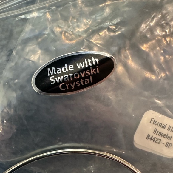 Beautiful NWOT Flower Enamel and Swarovski Bangle and Pendant Necklace - Picture 6 of 7